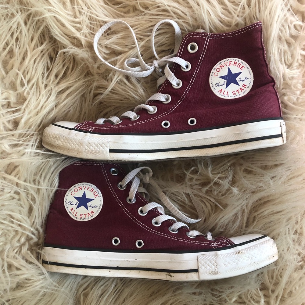 Chuck Taylor Converse 8.5 Maroon